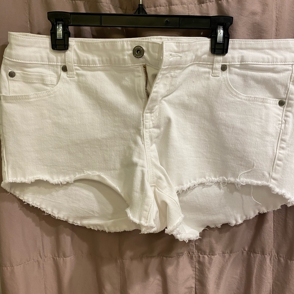 Torrid short shorts w/frayed hem - size 14 white